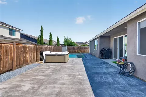 Exterior - 2086 N Phillip Ave, Clovis, CA 93619 photo 7 of 13