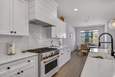 Kitchen - 2086 N Phillip Ave, Clovis, CA 93619 photo 8 of 9