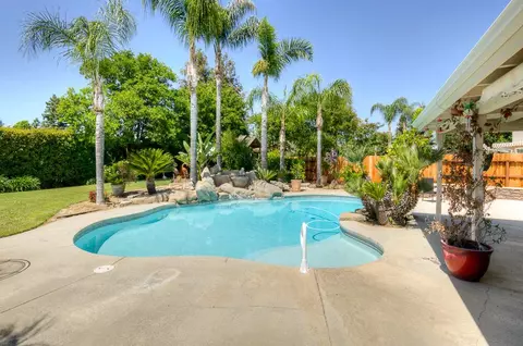 Exterior - 170 N Anderson Ave, Clovis, CA 93612 photo 3 of 7