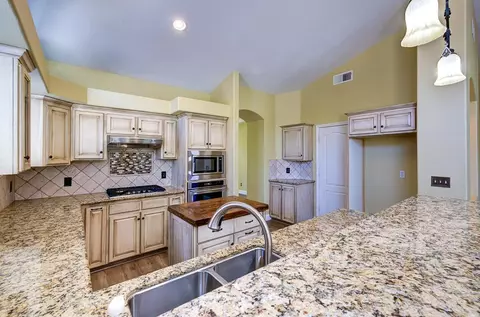 Kitchen - 170 N Anderson Ave, Clovis, CA 93612 photo 2 of 5