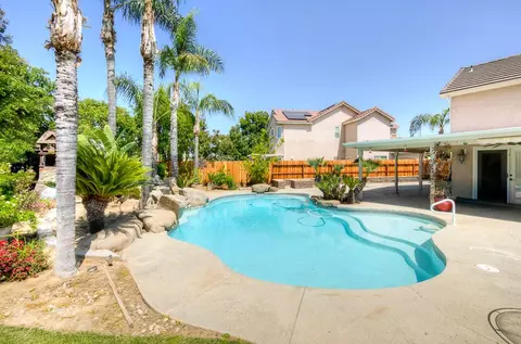 Exterior - 170 N Anderson Ave, Clovis, CA 93612 photo 4 of 7