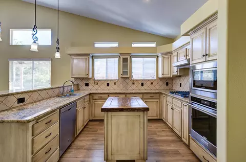 Kitchen - 170 N Anderson Ave, Clovis, CA 93612 photo 3 of 5