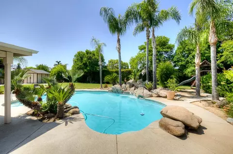 Exterior - 170 N Anderson Ave, Clovis, CA 93612 photo 6 of 7