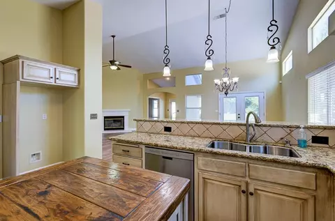 Kitchen - 170 N Anderson Ave, Clovis, CA 93612 photo 4 of 5
