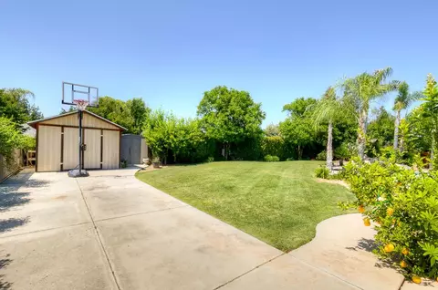 Exterior - 170 N Anderson Ave, Clovis, CA 93612 photo 5 of 7