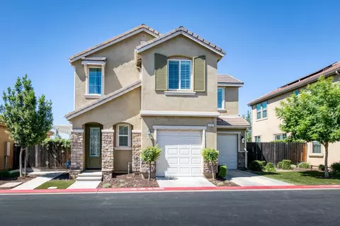 2102 E Makenna Dr, Fresno, CA 93730