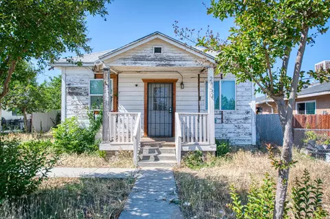 Exterior - 2450 Knowles St, Selma, CA 93662 photo 3 of 7