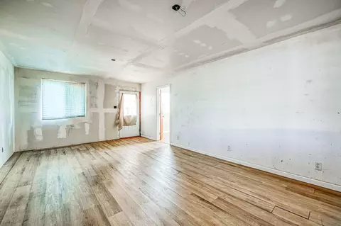 Living - 2450 Knowles St, Selma, CA 93662 photo 2 of 3