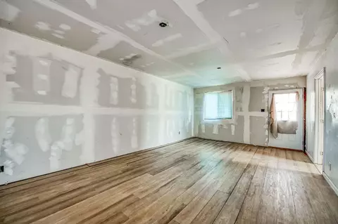 Living - 2450 Knowles St, Selma, CA 93662 photo 3 of 3