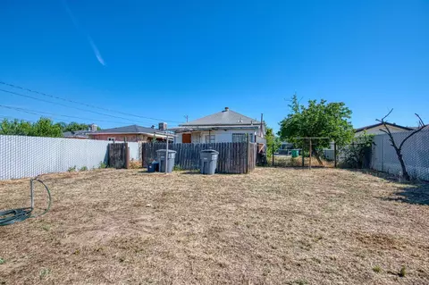 Exterior - 2450 Knowles St, Selma, CA 93662 photo 7 of 7
