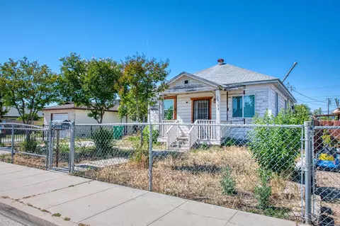 2450 Knowles St, Selma, CA 93662