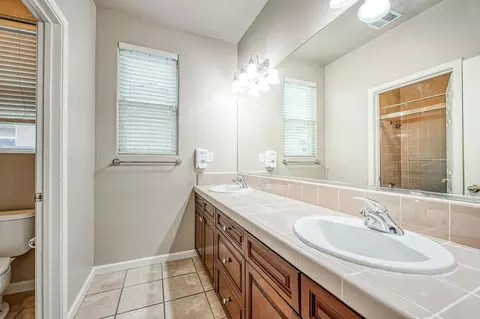 Bath - 11078 Sawtooth Peak Way, Clovis, CA 93619 photo 2 of 3