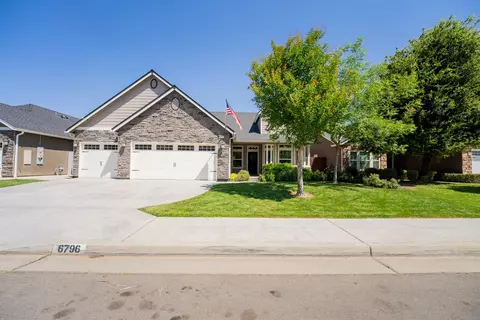6796 W Oak Ave, Fresno, CA 93722