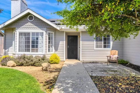 215 W Orange St, Kingsburg, CA 93631