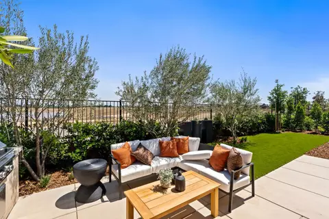 Exterior - 2486 N Harken Way, Clovis, CA 93619 photo 6 of 8