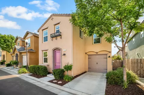 Exterior - 1532 Joy Dr, Clovis, CA 93619 photo 3 of 15