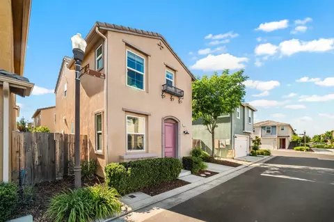Exterior - 1532 Joy Dr, Clovis, CA 93619 photo 2 of 15