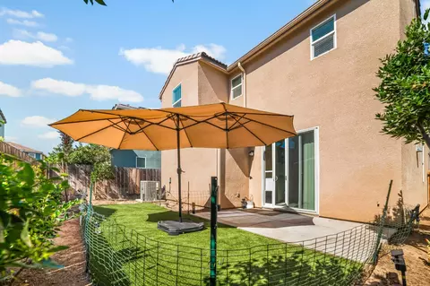 Exterior - 1532 Joy Dr, Clovis, CA 93619 photo 13 of 15