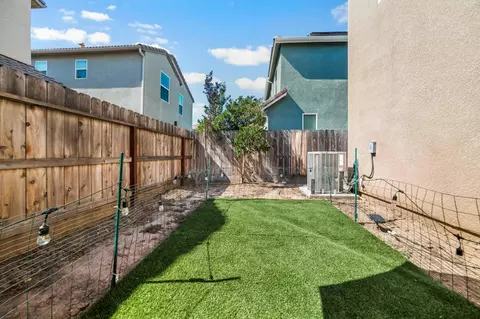 Exterior - 1532 Joy Dr, Clovis, CA 93619 photo 10 of 15