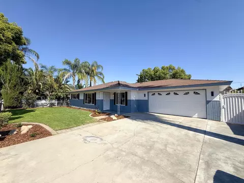 2325 E Hampton Way, Fresno, CA 93726