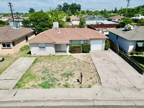 778 N Magnolia Ave, Farmersville, CA 93223