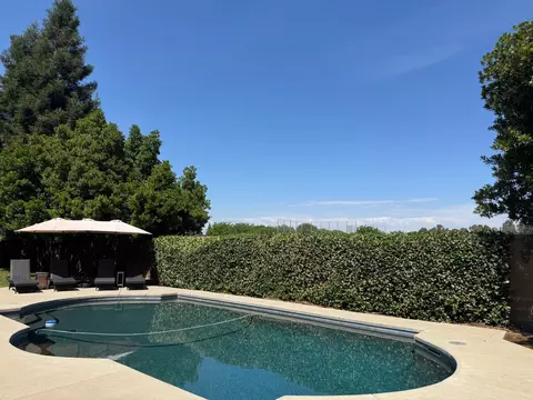 Exterior - 1613 N Dewitt Ave, Clovis, CA 93619 photo 2 of 3