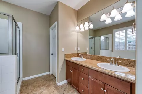 Bath - 4134 Richmond Ave, Clovis, CA 93619 photo 2 of 3