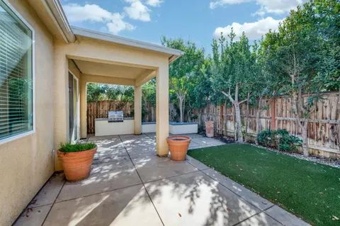 Exterior - 4134 Richmond Ave, Clovis, CA 93619 photo 9 of 12