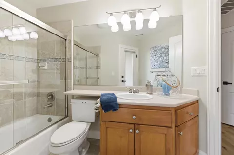 Bath - 4702 N Fallingwater Ln, Clovis, CA 93619 photo 3 of 4