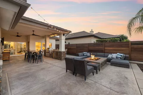 Exterior - 4702 N Fallingwater Ln, Clovis, CA 93619 photo 5 of 11