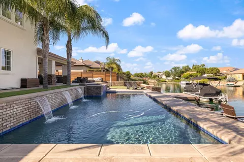 Exterior - 4702 N Fallingwater Ln, Clovis, CA 93619 photo 10 of 11