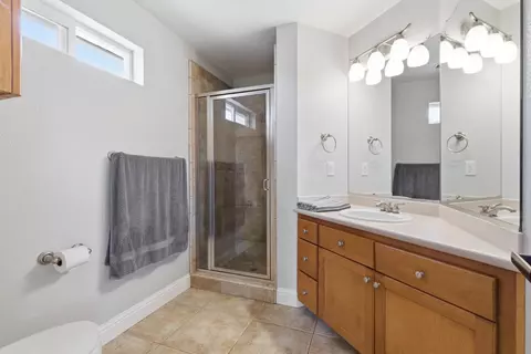 Bath - 4702 N Fallingwater Ln, Clovis, CA 93619 photo 4 of 4
