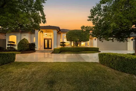 4702 N Fallingwater Ln, Clovis, CA 93619