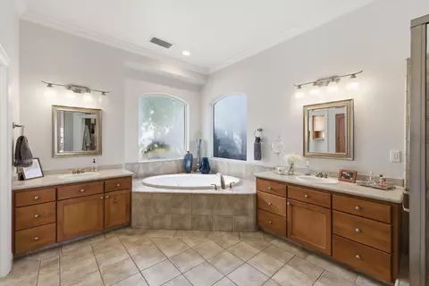Bath - 4702 N Fallingwater Ln, Clovis, CA 93619 photo 1 of 4