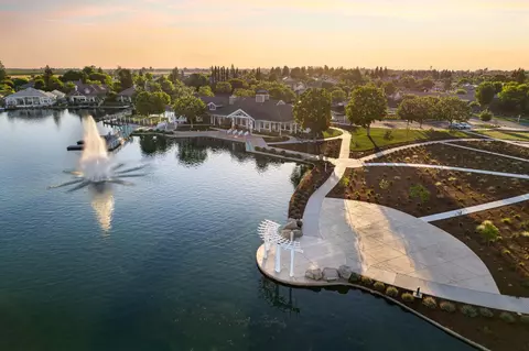 View/Area - 4702 N Fallingwater Ln, Clovis, CA 93619 photo 7 of 8