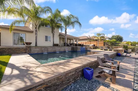 Exterior - 4702 N Fallingwater Ln, Clovis, CA 93619 photo 7 of 11