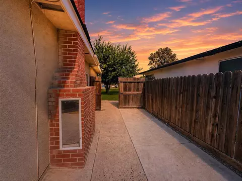 Exterior - 945 S 1st St, Kerman, CA 93630 photo 7 of 9