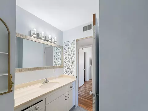 Bath - 945 S 1st St, Kerman, CA 93630 photo 3 of 3