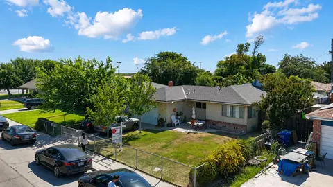 View/Area - 945 S 1st St, Kerman, CA 93630 photo 2 of 8