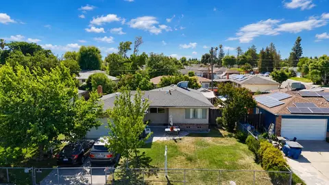 945 S 1st St, Kerman, CA 93630