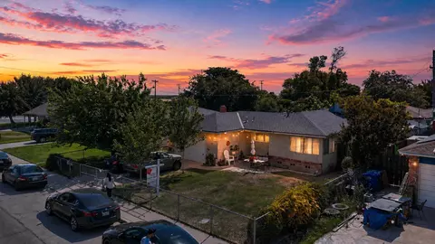 View/Area - 945 S 1st St, Kerman, CA 93630 photo 5 of 8