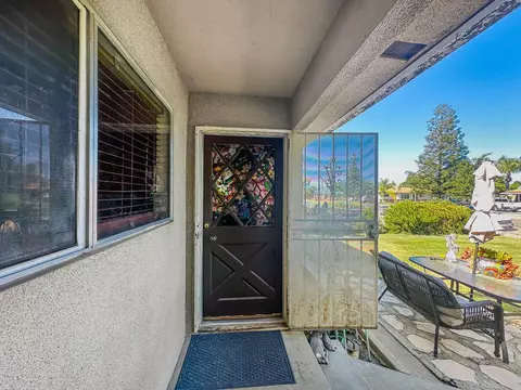 Exterior - 945 S 1st St, Kerman, CA 93630 photo 9 of 9