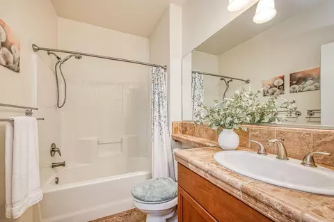 Bath - 3727 Chessa Ln, Clovis, CA 93619 photo 1 of 4