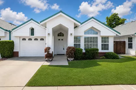 9225 N Dayspring Way, Fresno, CA 93720