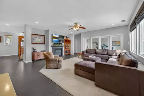 5821 W Sunnyview Ave, Visalia, CA 93291
