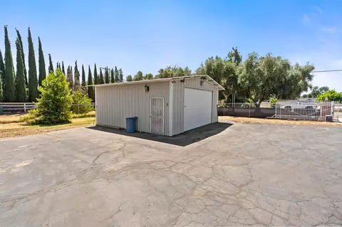 Exterior - 10024 E Bullard Ave, Clovis, CA 93619 photo 18 of 28