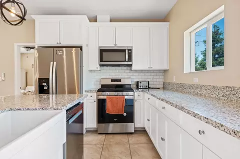 Kitchen - 10024 E Bullard Ave, Clovis, CA 93619 photo 6 of 6