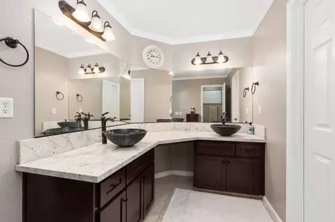 Bath - 10024 E Bullard Ave, Clovis, CA 93619 photo 2 of 7