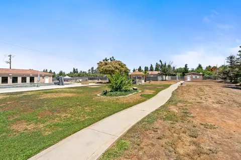 Exterior - 10024 E Bullard Ave, Clovis, CA 93619 photo 19 of 28
