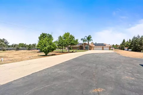 Exterior - 10024 E Bullard Ave, Clovis, CA 93619 photo 5 of 28